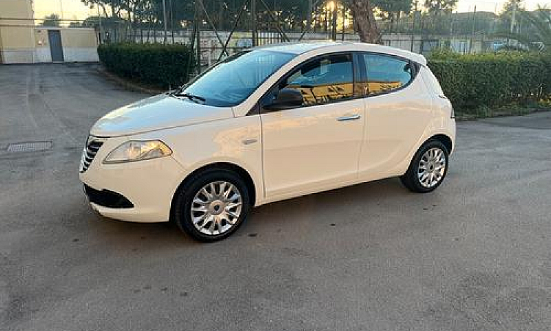 Lancia Ypsilon 1.2 6...