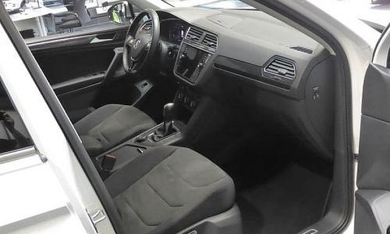 Volkswagen Tiguqn Al...