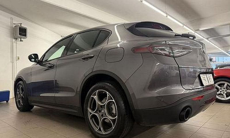 Alfa Romeo Stelvio 2...