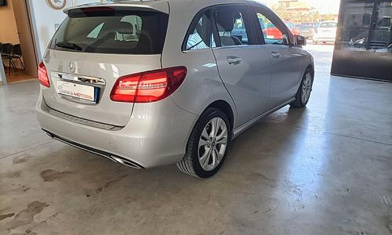 Mercedes-Benz B 180 ...