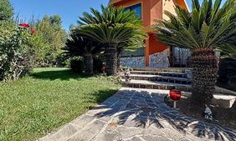 Villa Con Piscina E ...