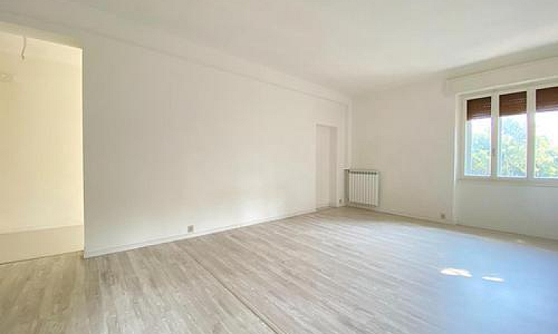 Viale Venezia: Appar...