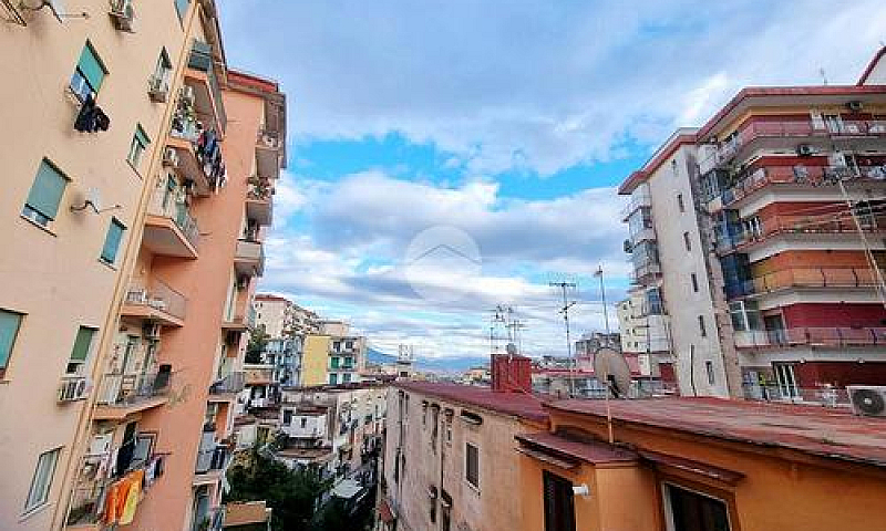 3 Locali A Napoli...