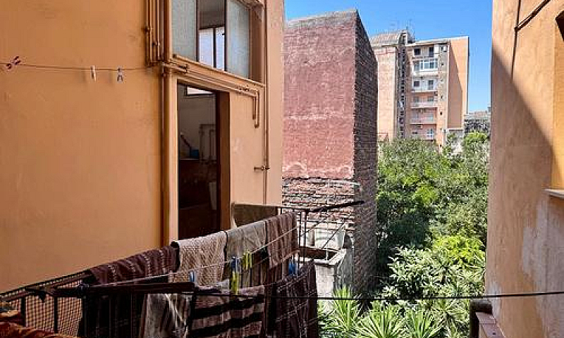 4 Locali A Catania...
