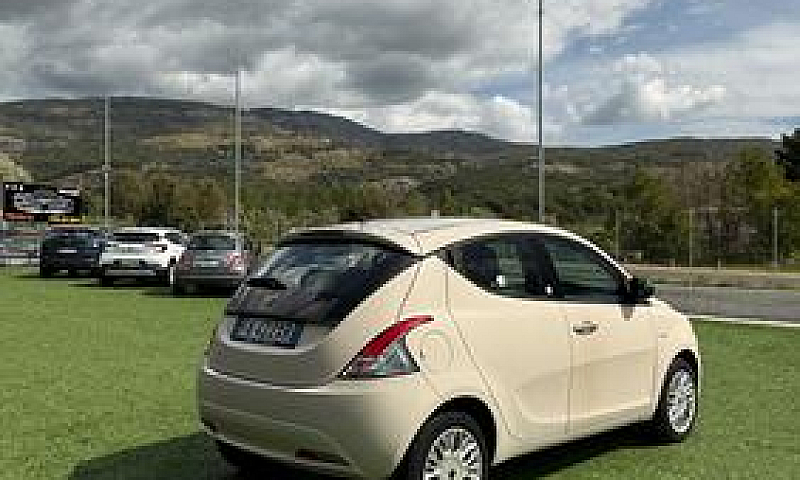 Lancia Ypsilon 1.2 6...