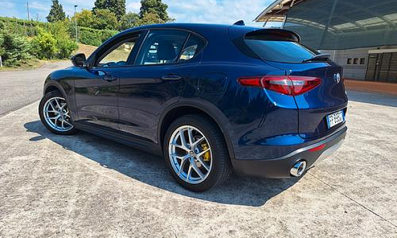 Alfa Romeo Stelvio 2...
