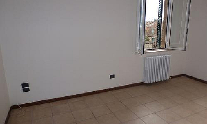 Appartamento A Jesi...