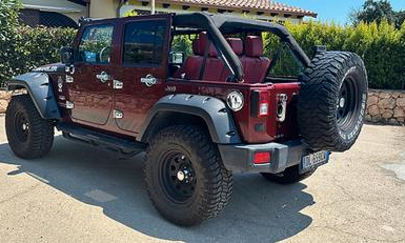 Jeep Wrangler Sahara...