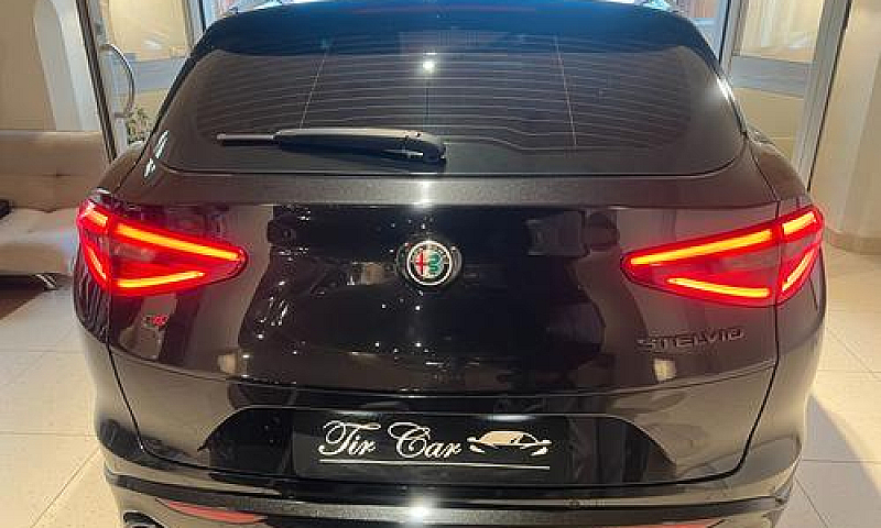 Alfa Romeo Stelvio V...