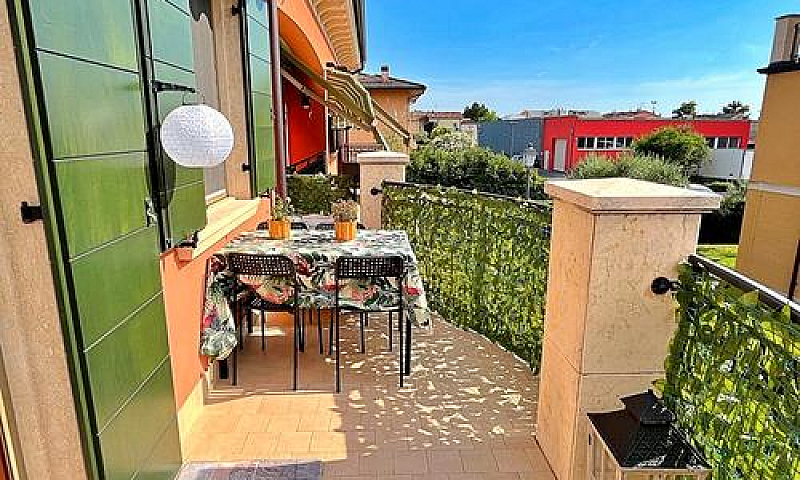 Casa Su Due Piani Pe...
