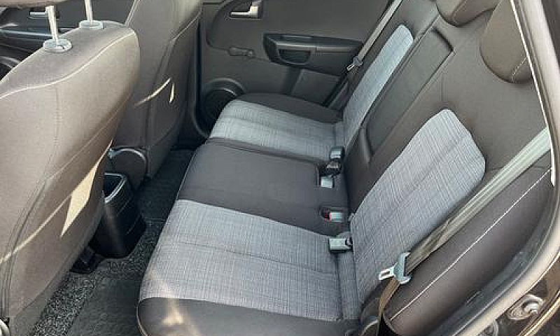 Kia Venga 1.4 Crdi 9...