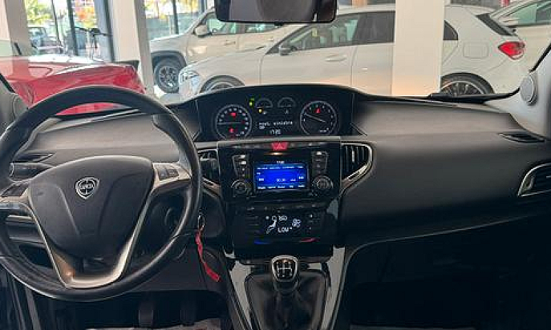 Lancia Ypsilon 1.2 6...