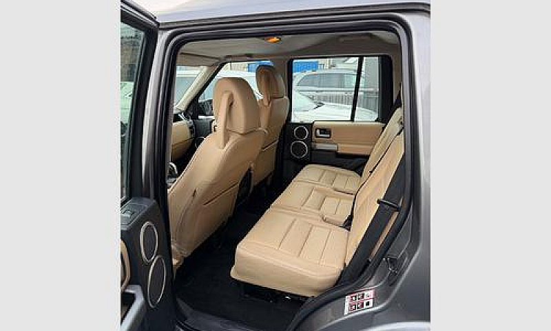 Land Rover Discovery...