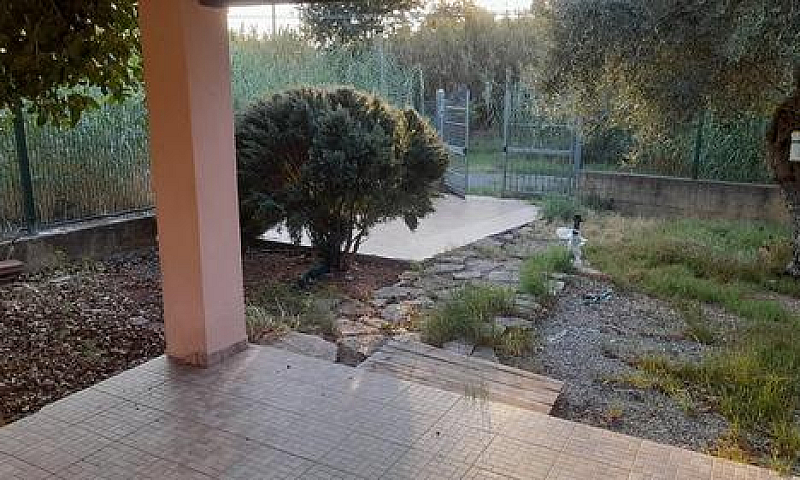 Bilocale Con Giardin...