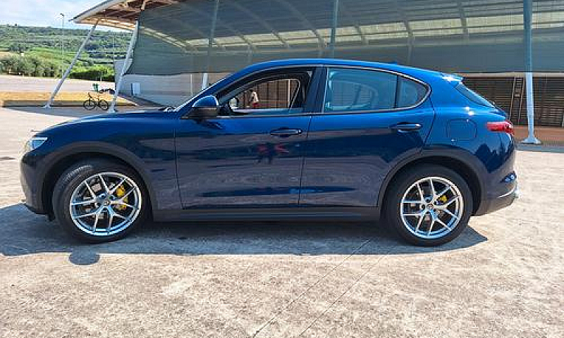 Alfa Romeo Stelvio 2...