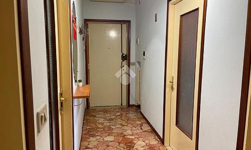 2 Locali A Parma...