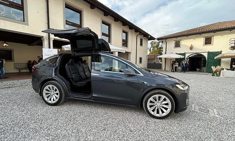 Tesla Model X - 2017...