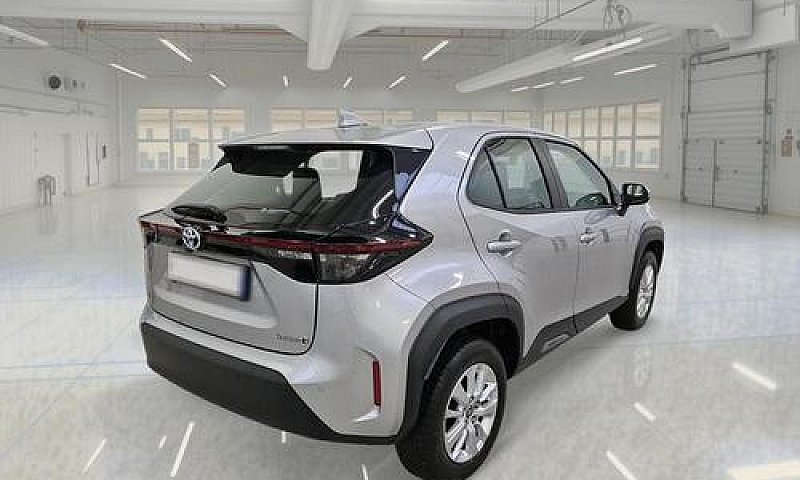 Toyota Yaris Cross 1...