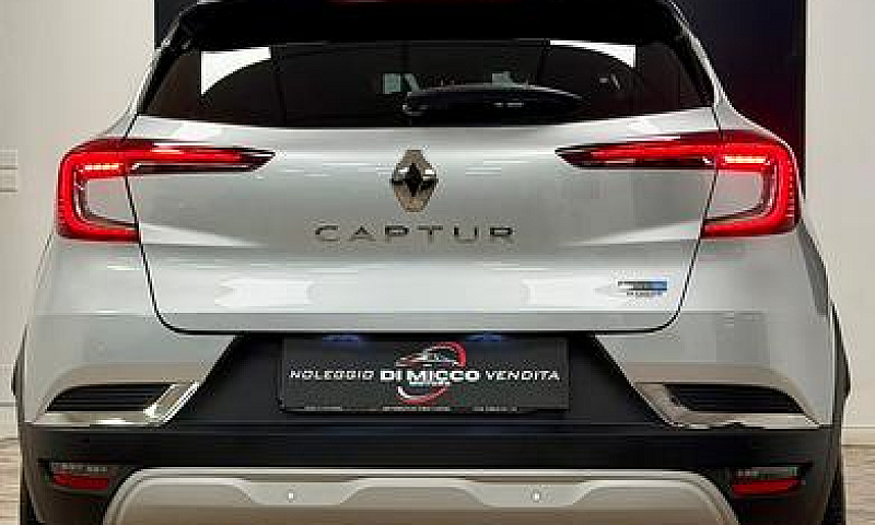 Renault Captur Plug-...