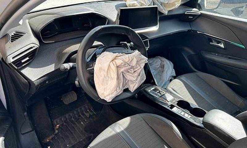 Peugeot 208 Allure 2...
