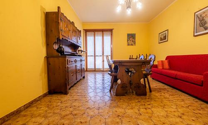 4 Locali A Revello...