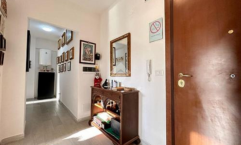 3 Locali A Roma...