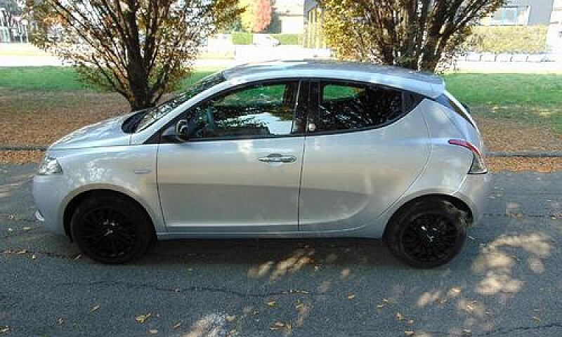 Lancia Ypsilon 3ª Se...