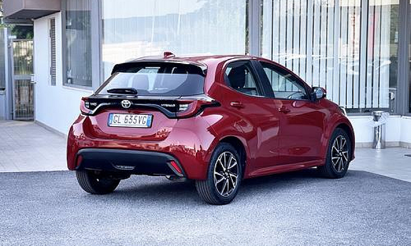 Toyota Yaris 1.5 Hyb...