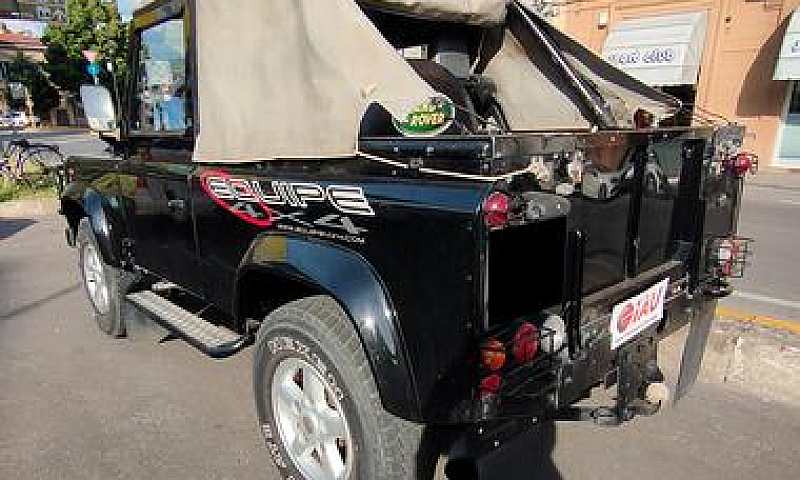 Land Rover Defender ...