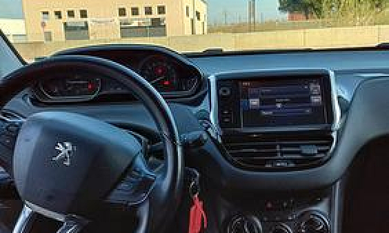 Peugeot 208 1.2 82 C...
