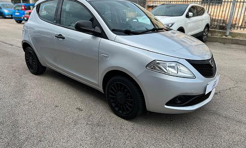 Lancia Ypsilon 1.2 6...