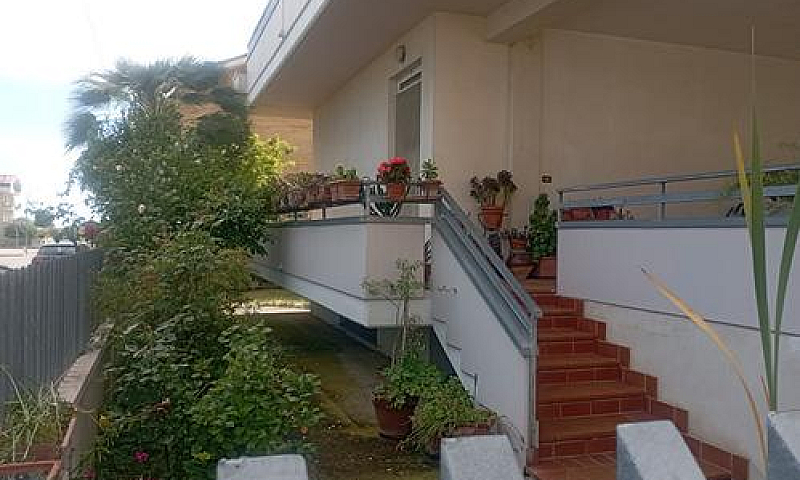 Villa Con Due Appart...