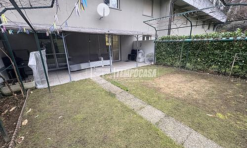 3 Locai Con Giardino...