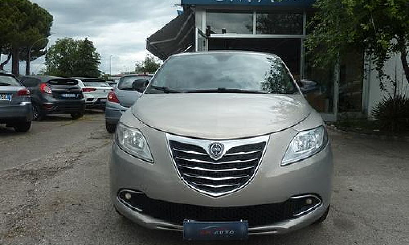 Lancia Ypsilon 1.2 6...