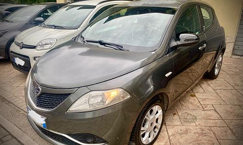 Lancia Ypsilon 1.2 6...