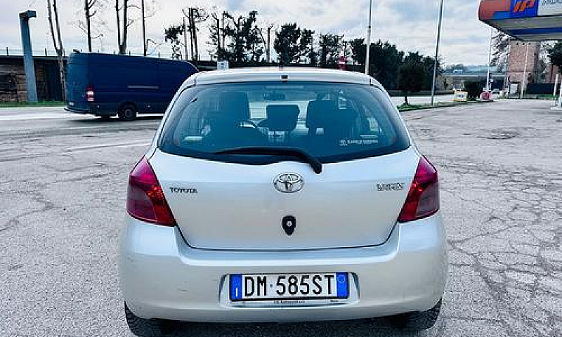 Toyota Yaris 1.0 5 P...