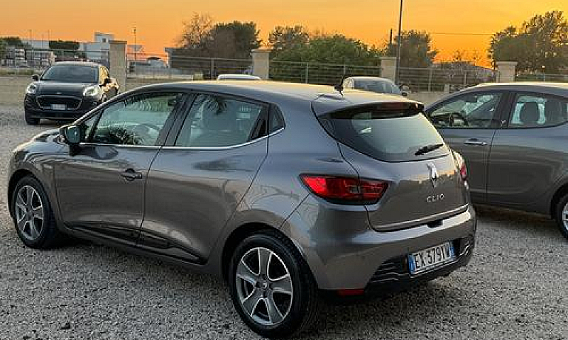 Renault Clio 1.2 75C...