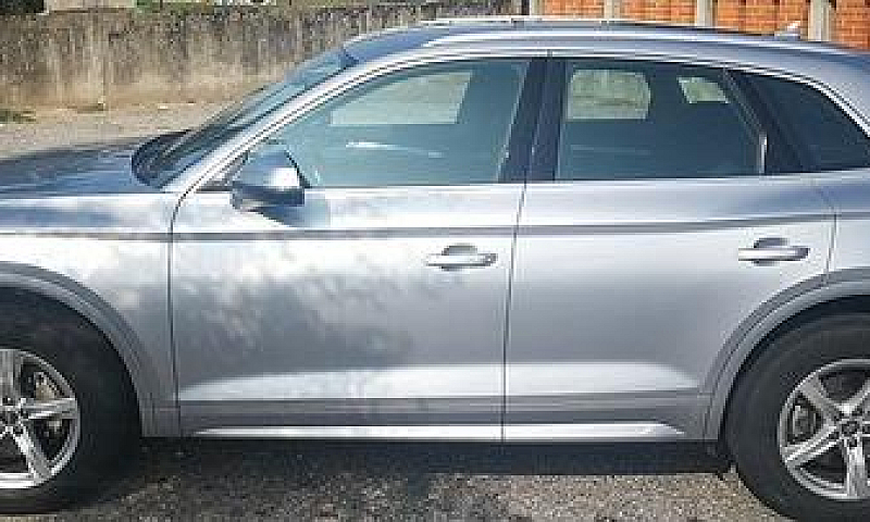 Audi Q% Business Spo...