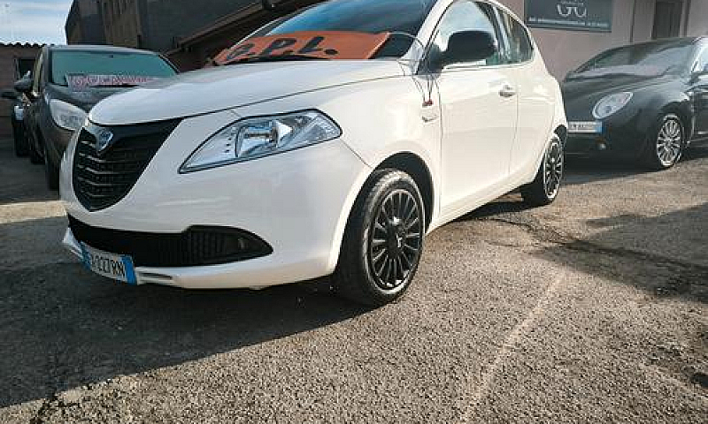 Lancia Ypsilon 1.2 6...