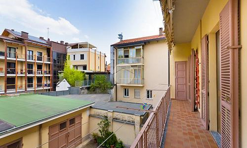 3 Locali A Rivoli...