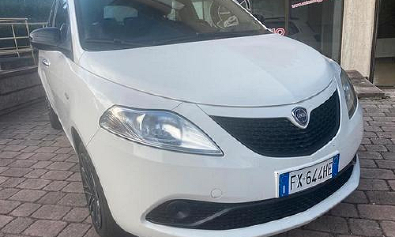 Lancia Ypsilon 1.2 6...