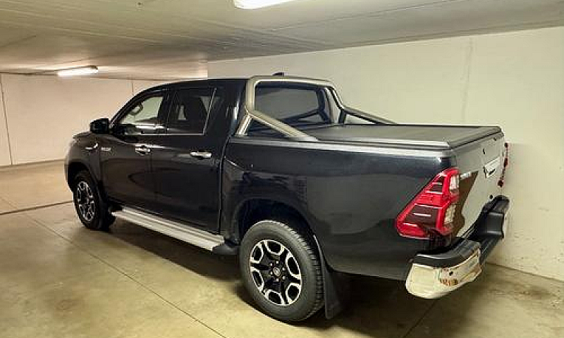 Toyota Hilux 2.4 E E...
