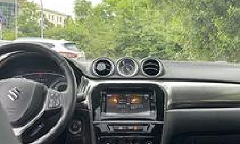 Suzuki Vitara (2015)...