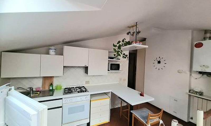 Bilocale Viale Risor...