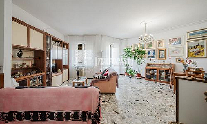 Piazza San Lorenzo: ...