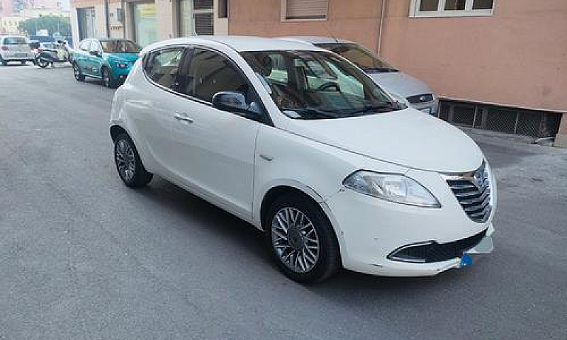 Lancia Ypsilon 1.2 B...