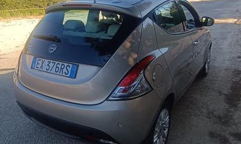 Lancia Ypsilon 1.2 6...