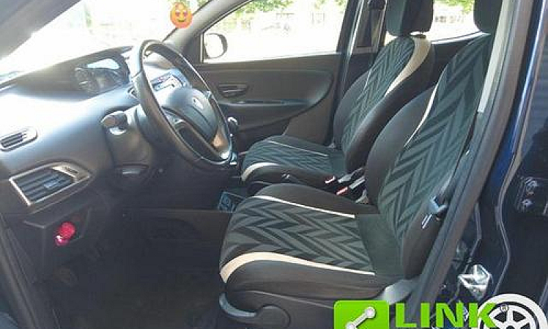 Lancia Ypsilon 1.2 6...