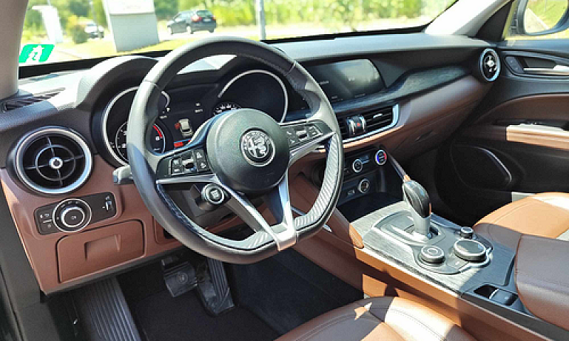 Alfa Romeo Stelvio 2...