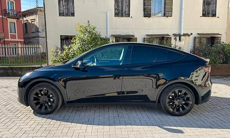 Tesla Model Y Agosto...